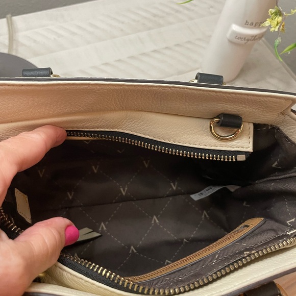 Vince Camuto small handbag - Picture 4 of 4